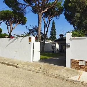 https://chalet-costa-de-la-luz-la-barrosa.es-andalucia.com